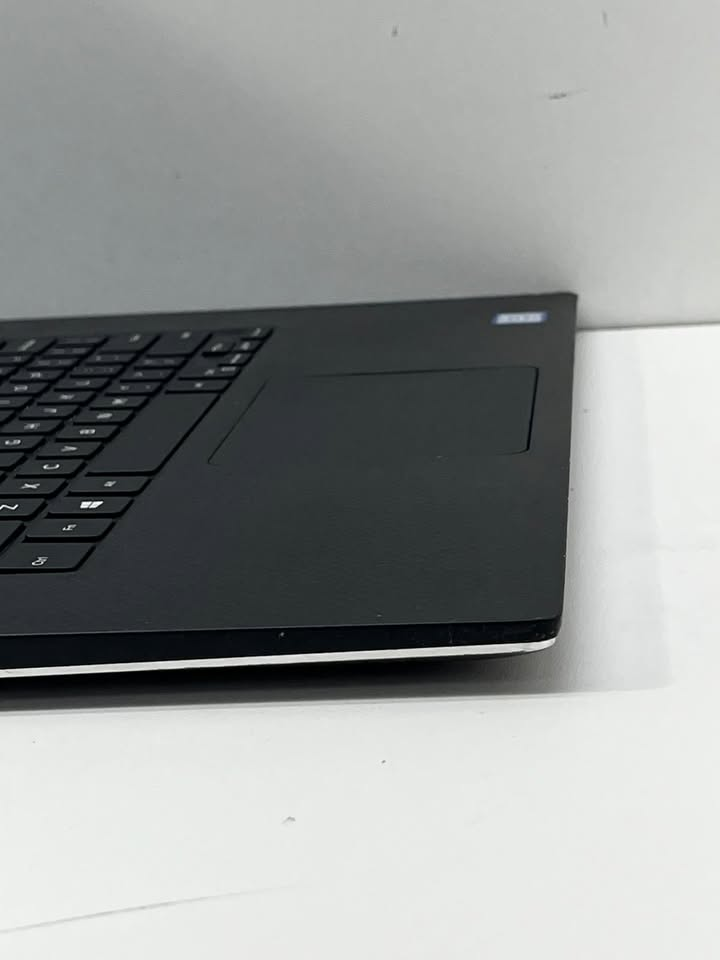 Dell XPS | Core i7 7ma Gen | 4GB Video | 16GB RAM | 256GB SSD | Windows 11