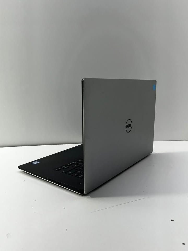 Dell XPS | Core i7 7ma Gen | 4GB Video | 16GB RAM | 256GB SSD | Windows 11