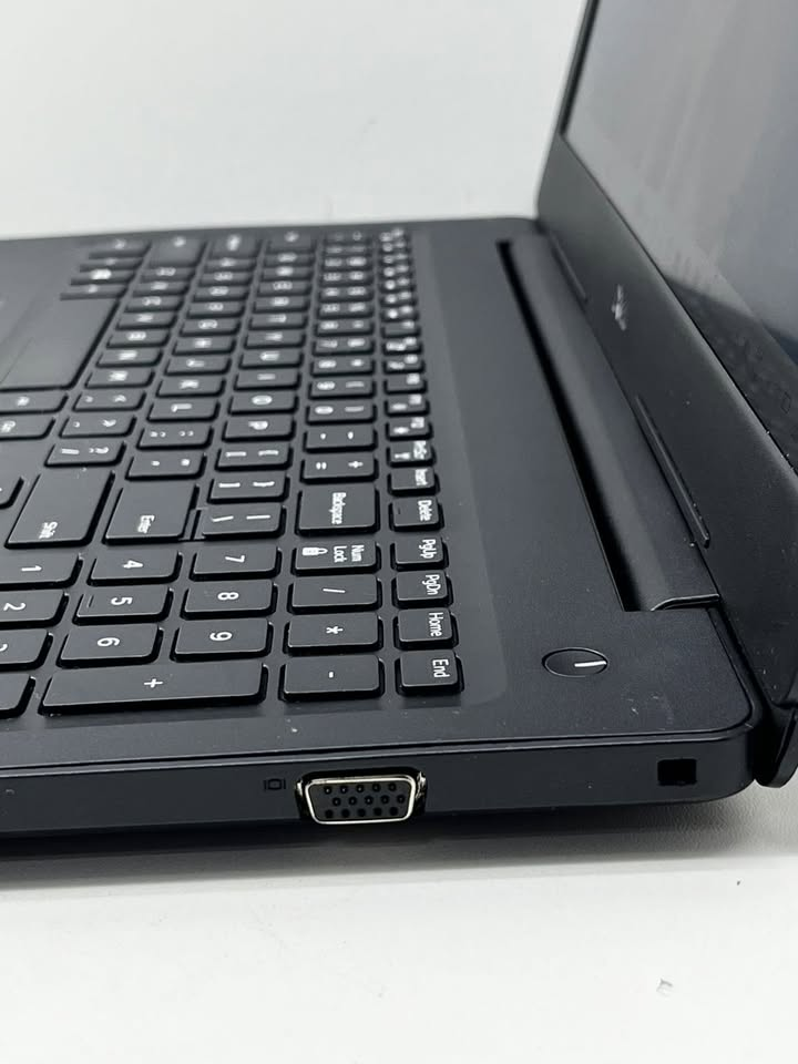 Dell Latitude | Core i3 7ma Gen | 8GB RAM | 128GB SSD | Teclado Extendido Iluminado | Windows | Office
