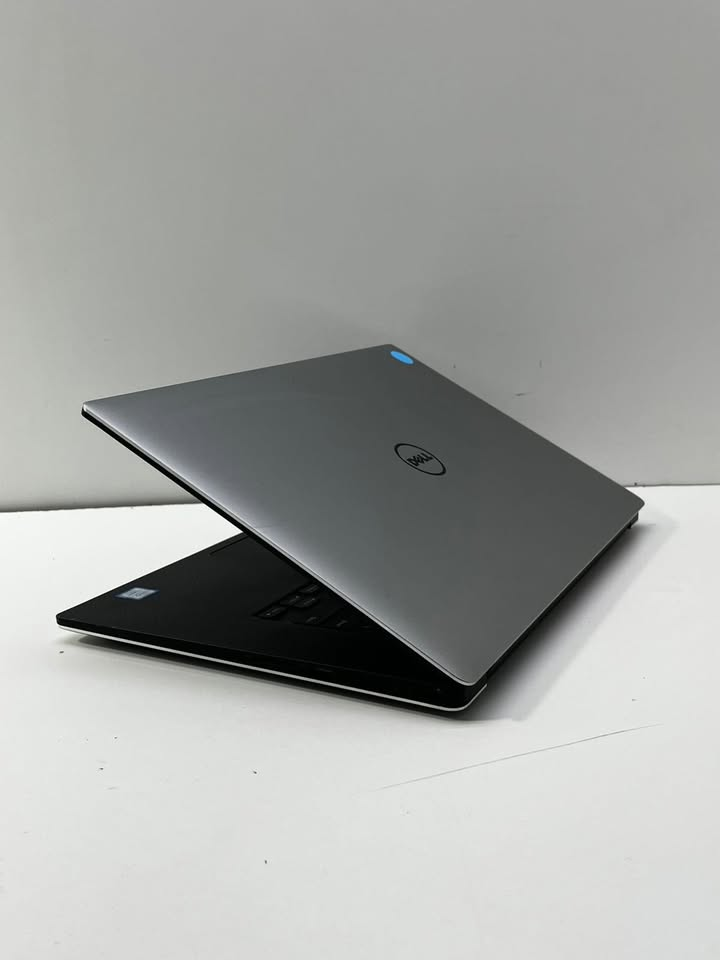 Dell XPS | Core i7 7ma Gen | 4GB Video | 16GB RAM | 256GB SSD | Windows 11