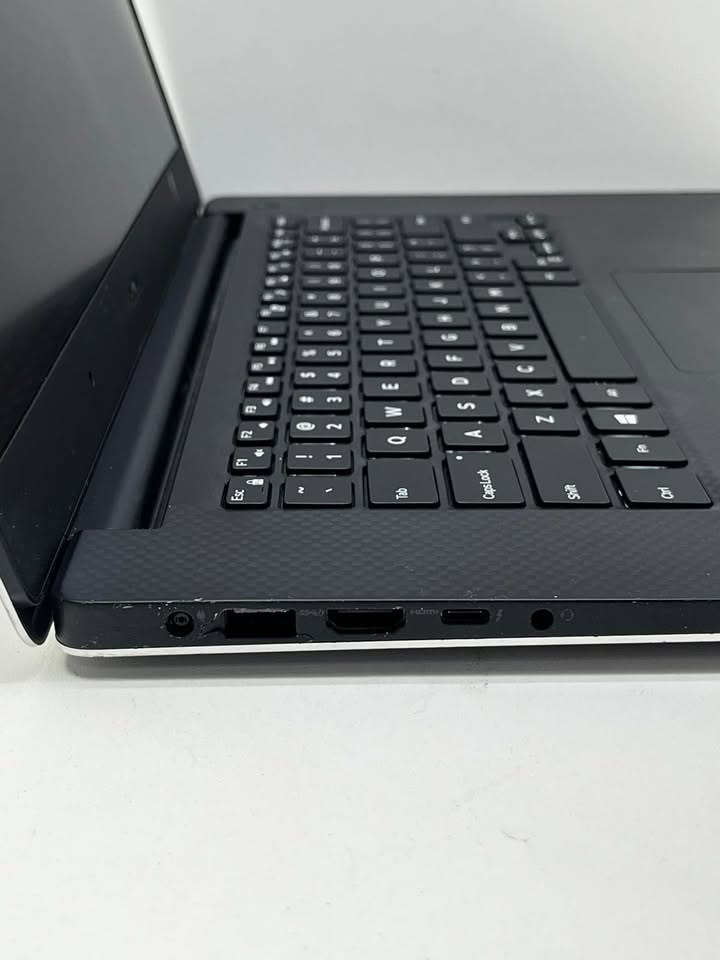 Dell XPS | Core i7 7ma Gen | 4GB Video | 16GB RAM | 256GB SSD | Windows 11