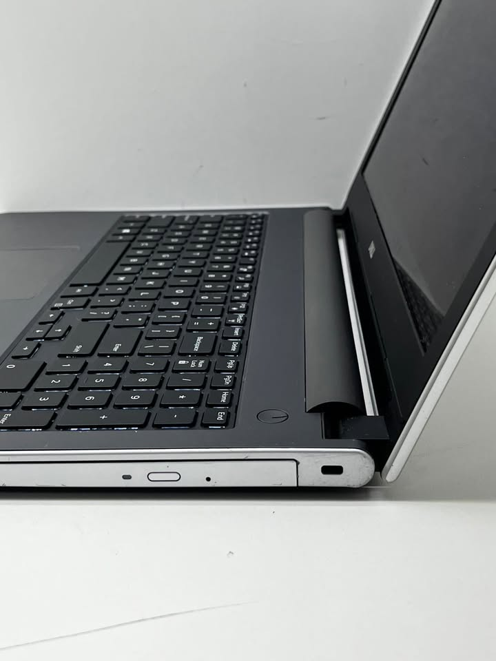 Dell Inspiron | AMD A8 | 8GB RAM | 128GB SSD | Teclado Extendido Iluminado | Windows | Office