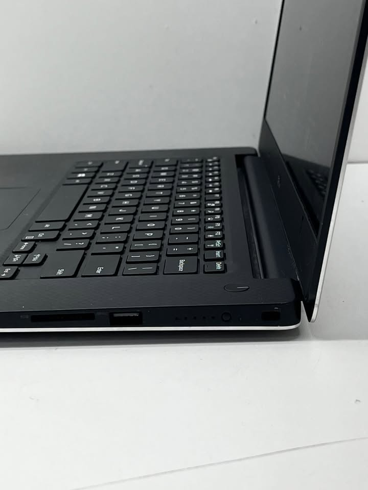 Dell XPS | Core i7 7ma Gen | 4GB Video | 16GB RAM | 256GB SSD | Windows 11